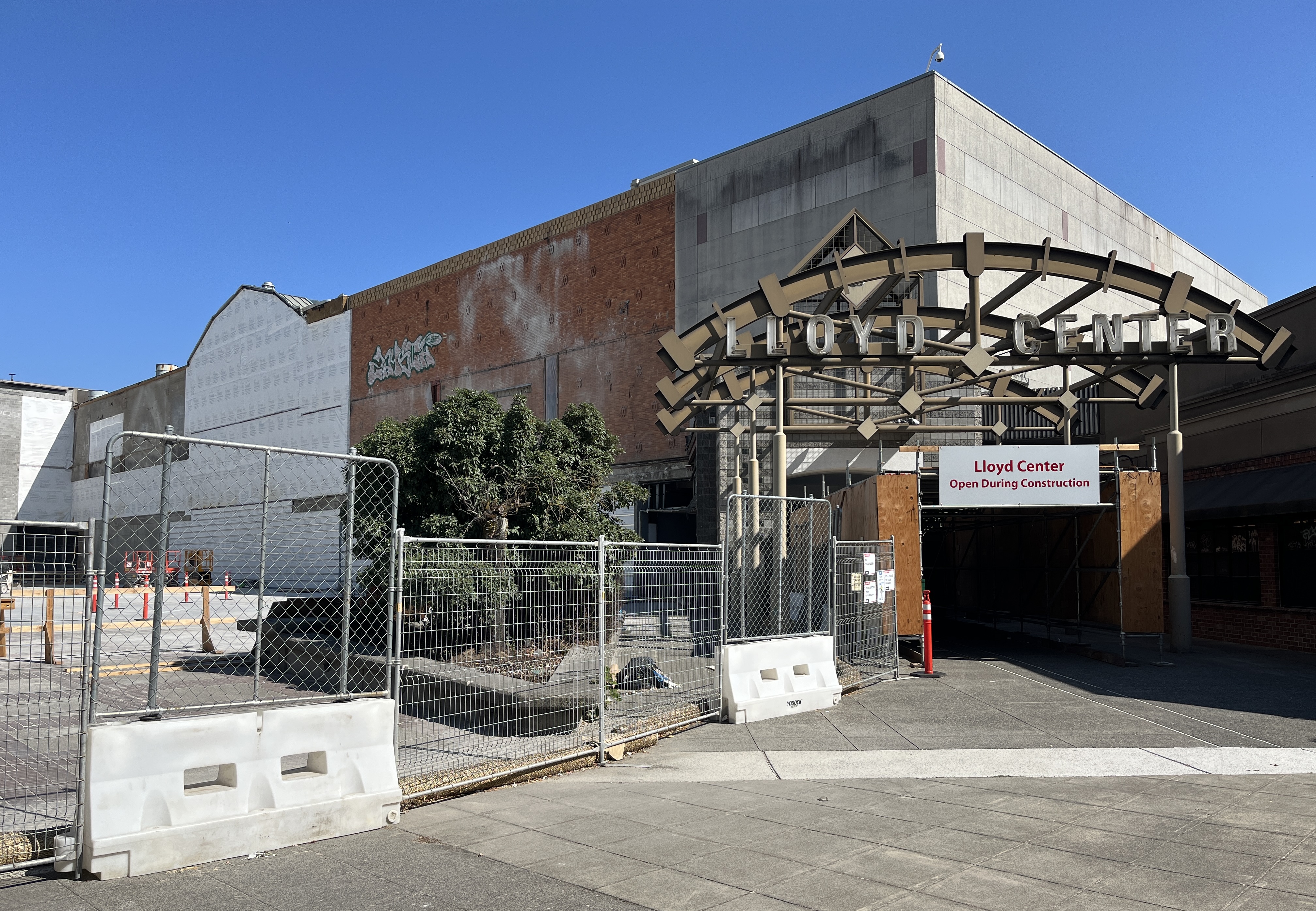 Lloyd Center exterior, September 2025
